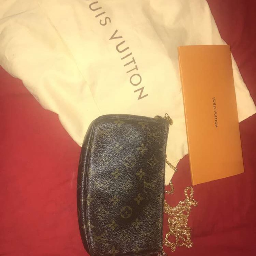 Authentic Louis Vuitton Pouchette